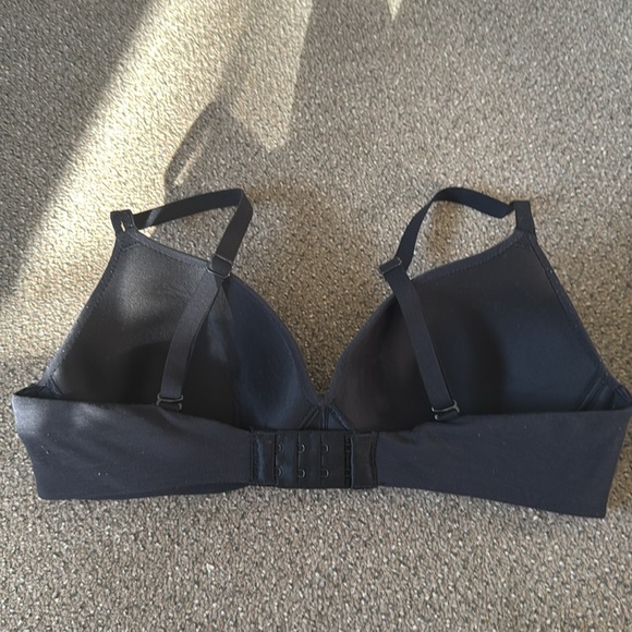 GAP Breathe Wireless Bra - Picture 2 of 4